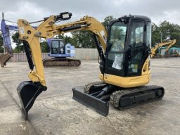 Used CAT EXCAVATOR